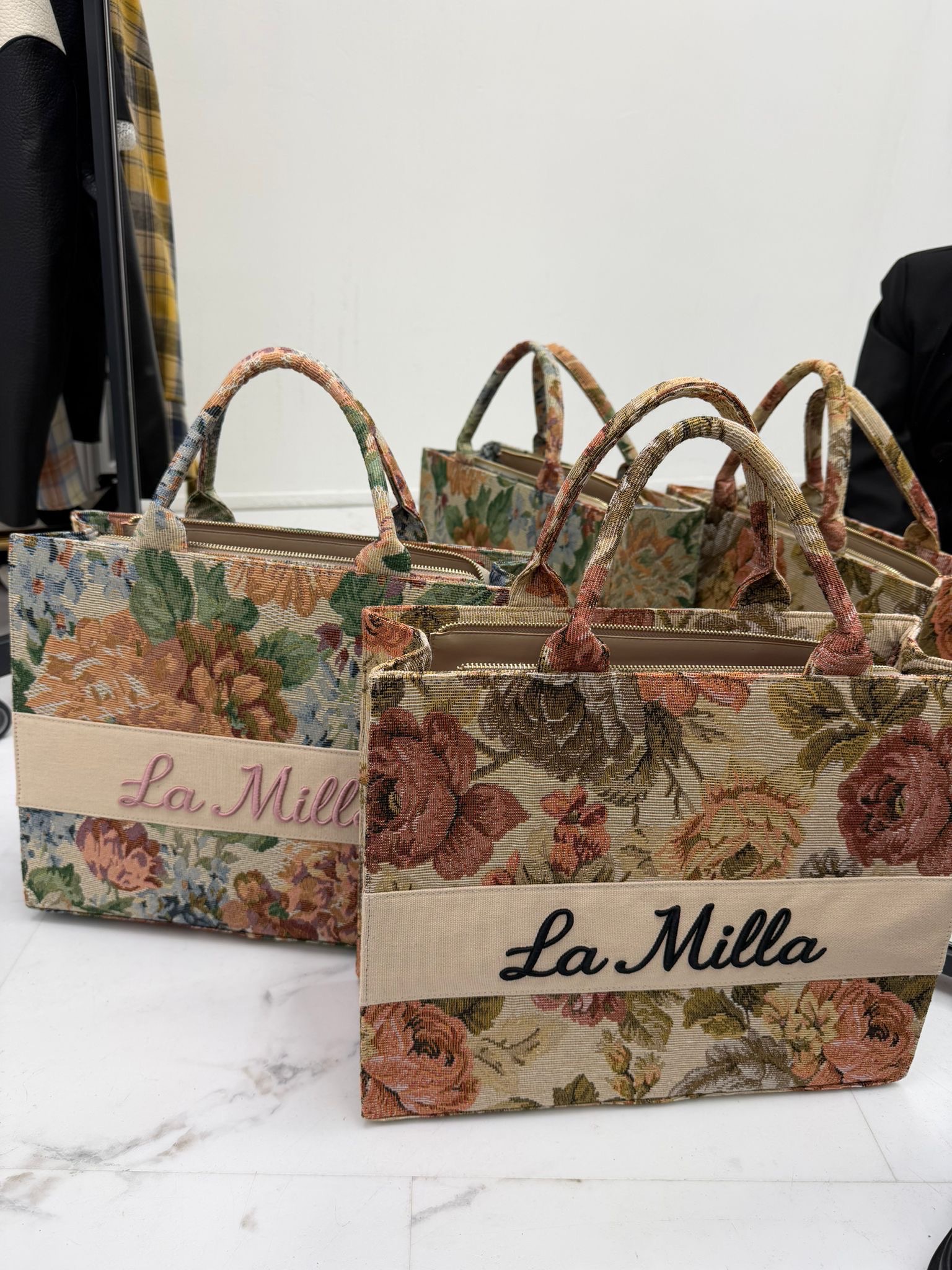 3809C80B-9418-4118-B0AE-B737713D6E3B 3809C80B-9418-4118-B0AE-B737713D6E3B